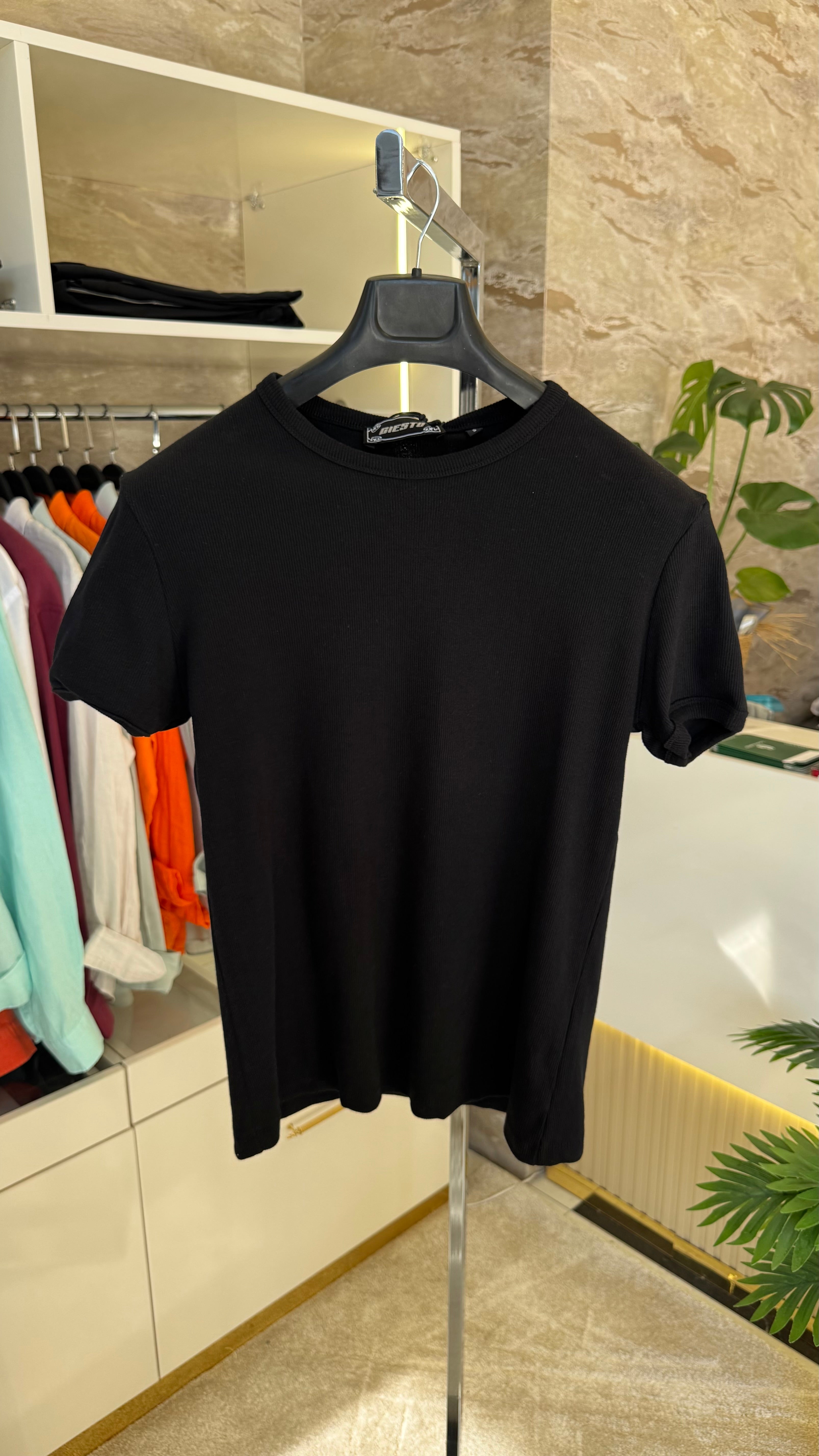 Fitilli Siyah T-Shirt